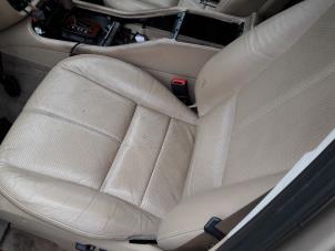 Używane Fotel lewy Mercedes ML I (163) 3.2 320 V6 18V Cena na żądanie oferowane przez N Kossen Autorecycling BV