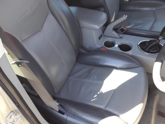 Używane Fotel prawy Chrysler Sebring Cena na żądanie oferowane przez N Kossen Autorecycling BV