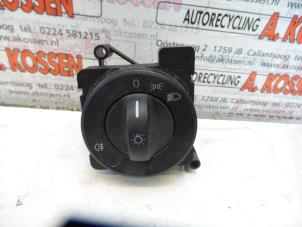 Usados Interruptor de luz Volkswagen Crafter 2.5 TDI 30/32/35/46/50 Precio de solicitud ofrecido por N Kossen Autorecycling BV