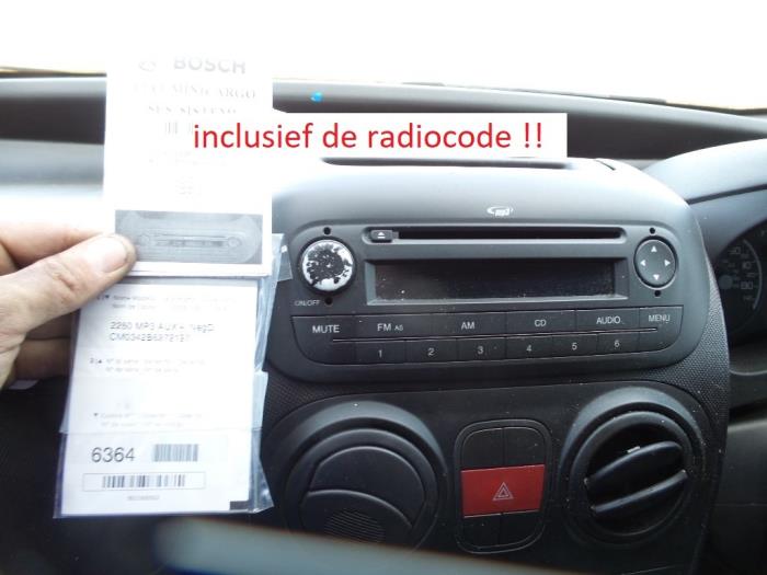 Radioodtwarzacz CD z Peugeot Bipper 2011