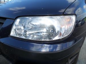 Used Headlight, left Hyundai Matrix 1.6 16V Price on request offered by N Kossen Autorecycling BV