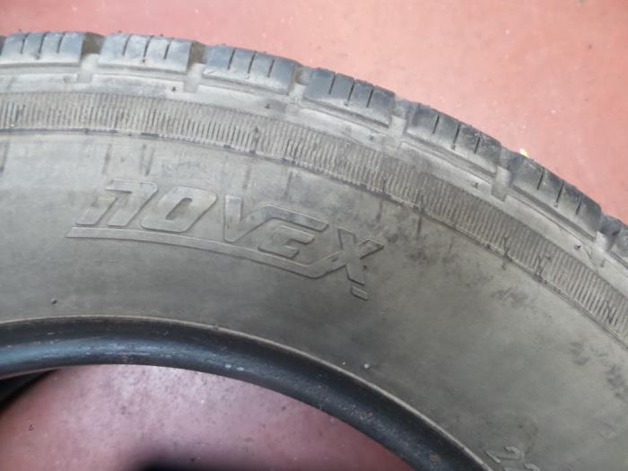 Używane Opona Cena na żądanie oferowane przez N Kossen Autorecycling BV