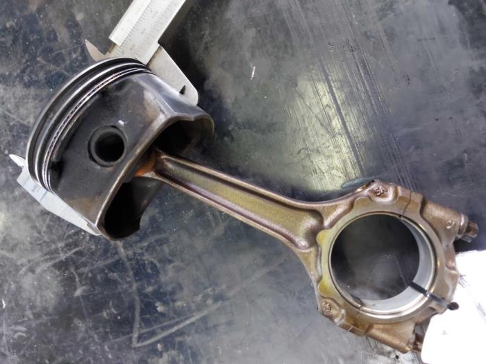 Usagé Piston Opel Meriva Prix sur demande proposé par N Kossen Autorecycling BV