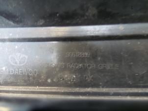 Używane Grill Chevrolet Kalos Cena na żądanie oferowane przez N Kossen Autorecycling BV