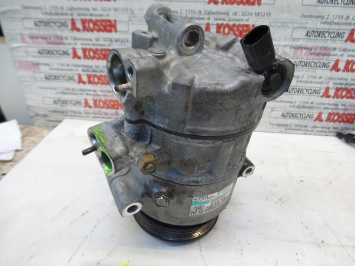 Air conditioning pump from a Volkswagen Touran (1T3) 2.0 TDI 16V 140 2013