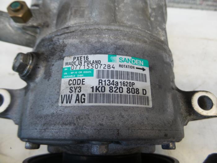 Air conditioning pump from a Volkswagen Touran (1T3) 2.0 TDI 16V 140 2013