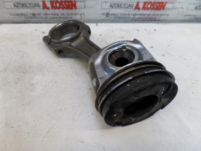 Usagé Piston Chrysler Voyager Prix sur demande proposé par N Kossen Autorecycling BV
