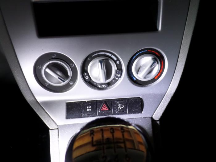 Używane Panel climatronic Dodge Caliber 2.0 CRD 16V Cena na żądanie oferowane przez N Kossen Autorecycling BV