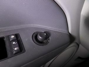 Usados Interruptor de retrovisor Dodge Caliber 2.0 CRD 16V Precio de solicitud ofrecido por N Kossen Autorecycling BV