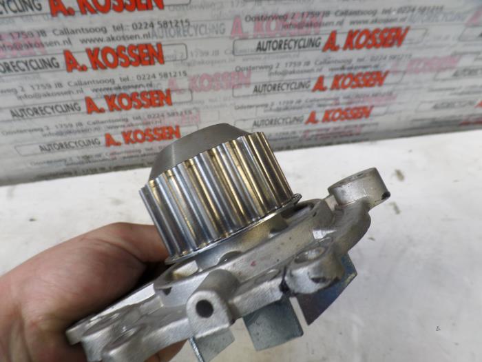 Begagnade Vattenpump Hyundai Santafe Pris på förfrågan erbjuds av N Kossen Autorecycling BV
