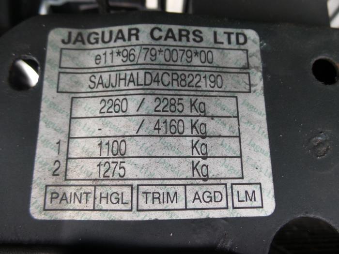 Protector izquierda delante de un Jaguar XJ8 (X308) 4.0 V8 32V 1998