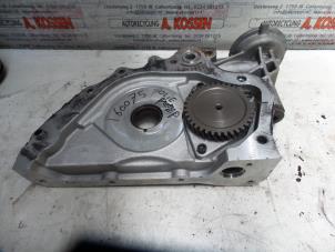 Used Oil pump Hyundai Santafe Price on request offered by N Kossen Autorecycling BV