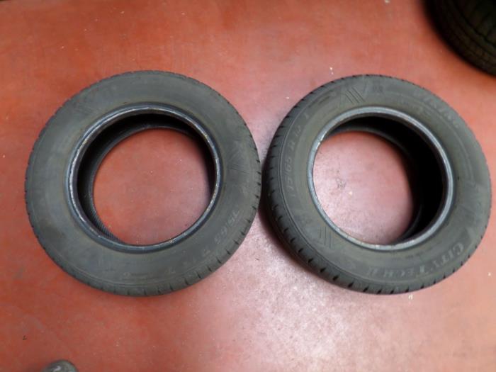 Usagé Pneu Prix sur demande proposé par N Kossen Autorecycling BV