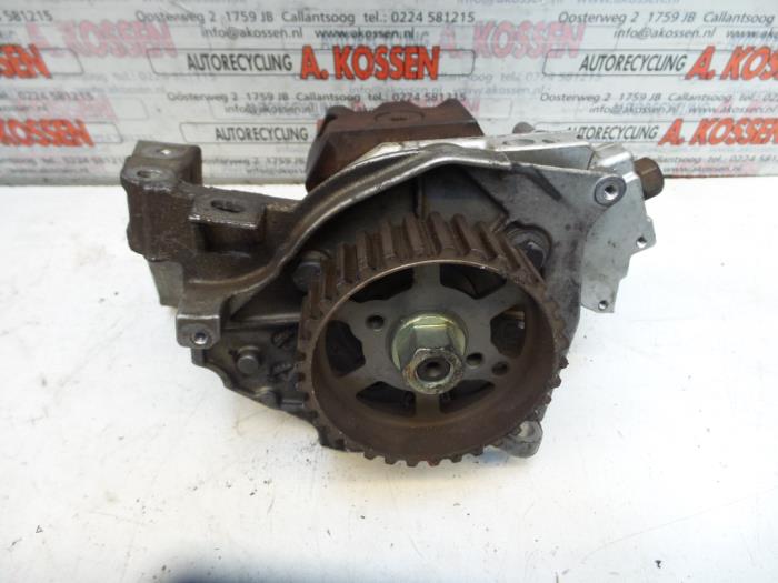 Usagé Pompe diesel Volvo V50 (MW) 1.6 D 16V Prix sur demande proposé par N Kossen Autorecycling BV