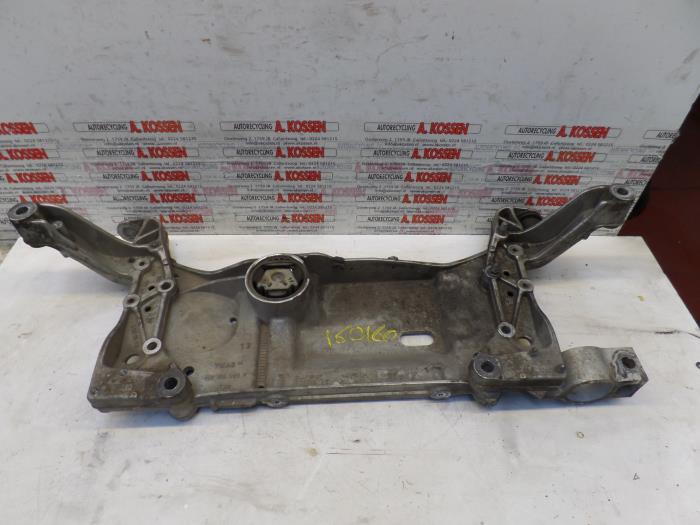 Subframe from a Volkswagen Touran (1T3) 2.0 TDI 16V 140 2013