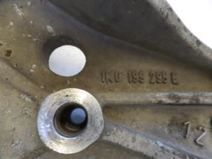 Subframe from a Volkswagen Touran (1T3) 2.0 TDI 16V 140 2013