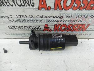 Usados Bomba de limpiaparabrisas delante Volkswagen Touran (1T3) 2.0 TDI 16V 140 Precio de solicitud ofrecido por N Kossen Autorecycling BV