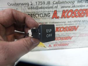 Usados Interruptor ESP Volkswagen Golf V (1K1) 1.9 TDI Precio de solicitud ofrecido por N Kossen Autorecycling BV