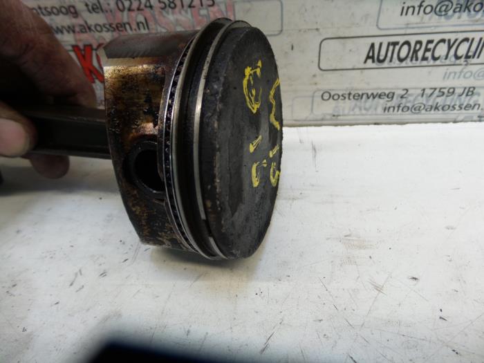 Usados Pistón Mini Cooper Precio de solicitud ofrecido por N Kossen Autorecycling BV
