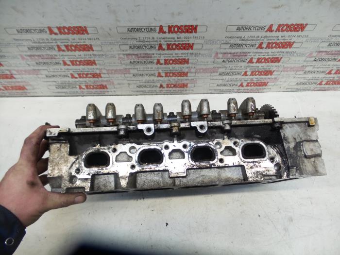 Cylinder head from a Mini Cooper 2003