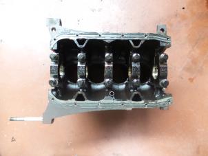 Usados Bloque inferior motor Renault Twingo Precio de solicitud ofrecido por N Kossen Autorecycling BV