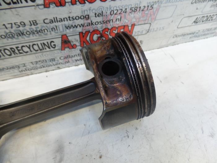 Usados Pistón Mini Cooper Precio de solicitud ofrecido por N Kossen Autorecycling BV