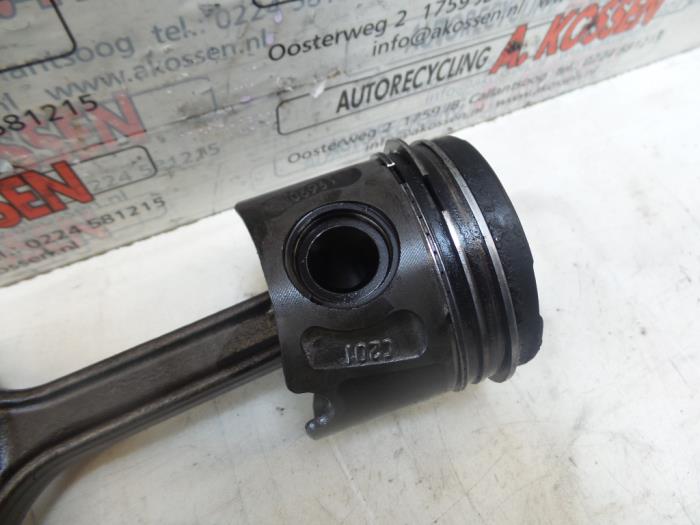 Usagé Piston Opel Astra Prix sur demande proposé par N Kossen Autorecycling BV