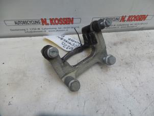 Used Front brake calliperholder, right Smart Fortwo Coupé (451.3) 1.0 52 KW Price on request offered by N Kossen Autorecycling BV