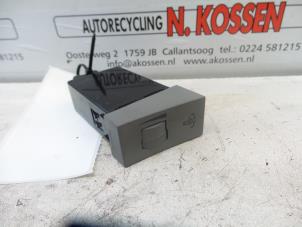 Used Light switch Hyundai Santafe Price on request offered by N Kossen Autorecycling BV