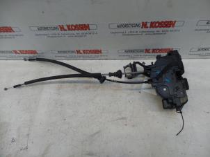 Used Front door lock mechanism 4-door, right Hyundai Santafe Price on request offered by N Kossen Autorecycling BV