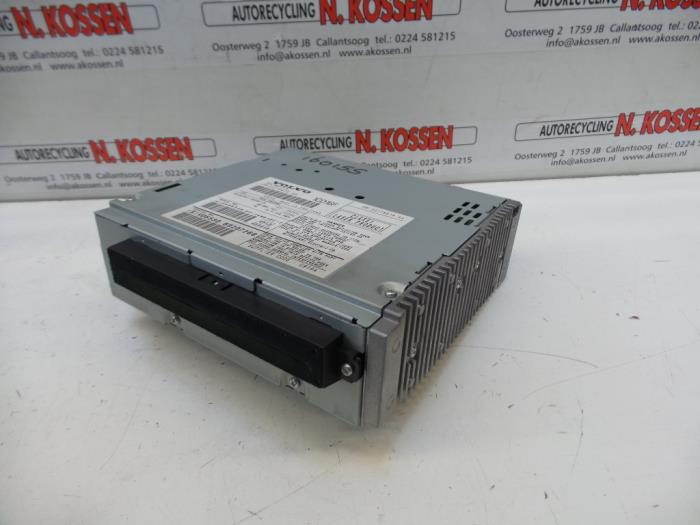 Używane Odtwarzacz CD Volvo S40/V40 Cena na żądanie oferowane przez N Kossen Autorecycling BV