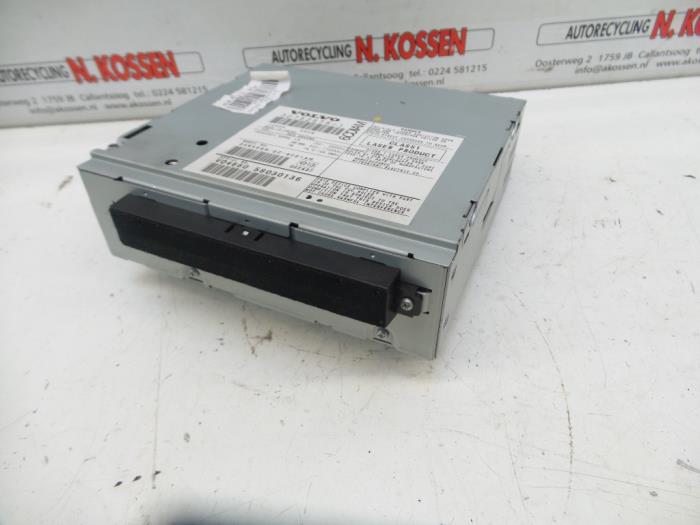 Używane Odtwarzacz CD Volvo V50 Cena na żądanie oferowane przez N Kossen Autorecycling BV
