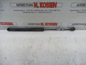 Used Rear gas strut, left Kia Sorento I (JC) 2.5 CRDi 16V VGT Price on request offered by N Kossen Autorecycling BV