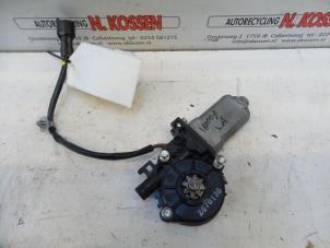 Used Door window motor Kia Sorento I (JC) 2.5 CRDi 16V VGT Price on request offered by N Kossen Autorecycling BV