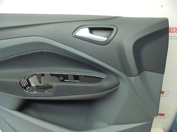 Tapizado de puerta de 4 puertas izquierda delante de un Ford C-Max (DXA) 1.6 TDCi 16V Van 2014