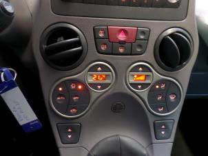 Używane Panel climatronic Fiat Panda (169) 1.2 Fire Cena na żądanie oferowane przez N Kossen Autorecycling BV