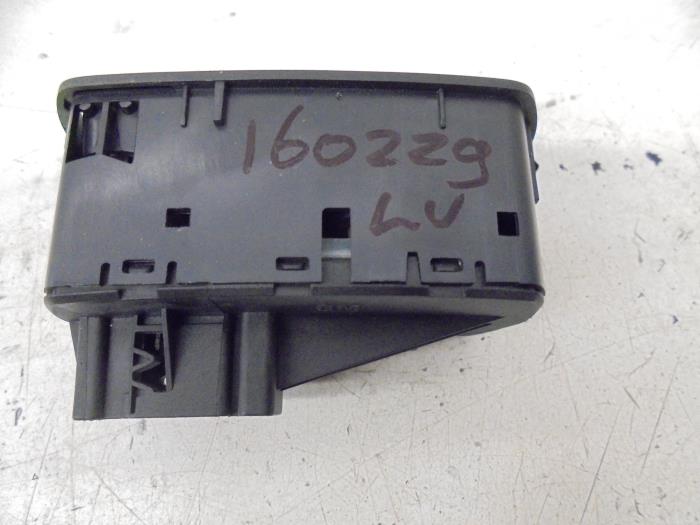 Electric window switch from a Opel Corsa 2009