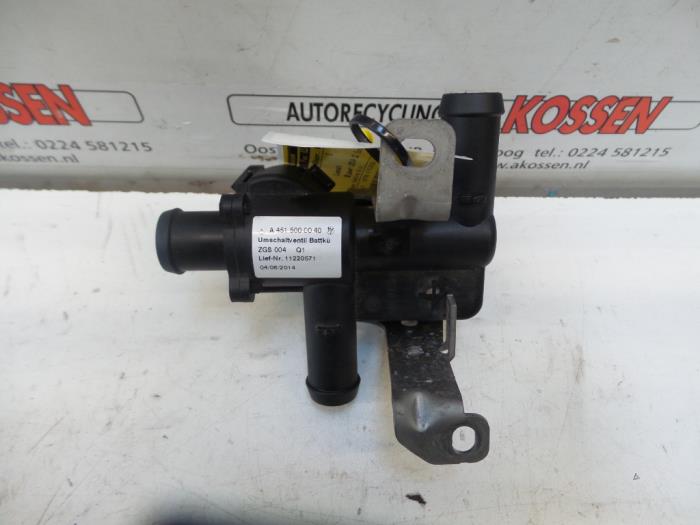 Begagnade Vattenpump Smart Fortwo Coupé (451.3) Electric Drive Pris på förfrågan erbjuds av N Kossen Autorecycling BV