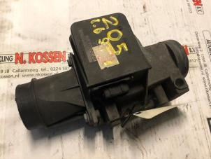 Usados Medidor de flujo de aire Peugeot 205 Precio de solicitud ofrecido por N Kossen Autorecycling BV