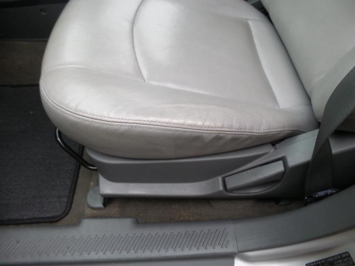 Seat, left from a Hyundai Santafe 2006