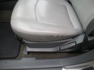 Used Seat, left Hyundai Santafe Price on request offered by N Kossen Autorecycling BV