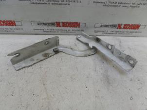 Used Bonnet Hinge Fiat Scudo (270) 1.6 D Multijet Price on request offered by N Kossen Autorecycling BV
