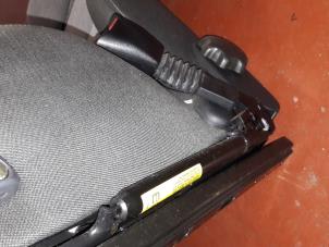 Usados Tensor de cinturón de seguridad izquierda Opel Tigra Precio de solicitud ofrecido por N Kossen Autorecycling BV