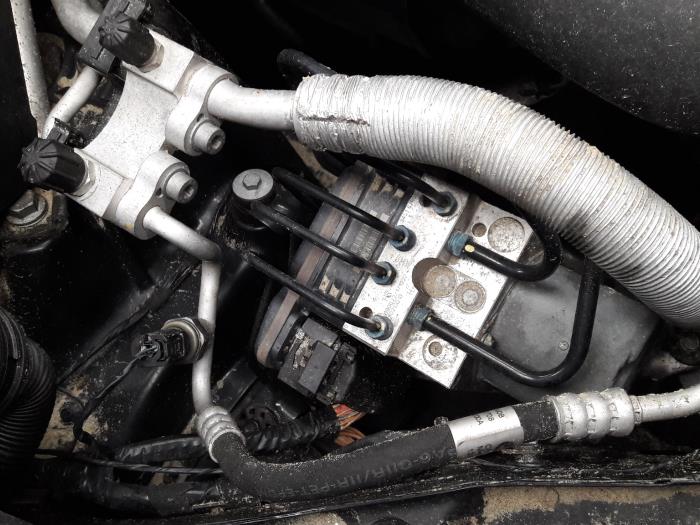 Używane Pompa ABS BMW X6 (E71/72) xDrive35d 3.0 24V Cena na żądanie oferowane przez N Kossen Autorecycling BV