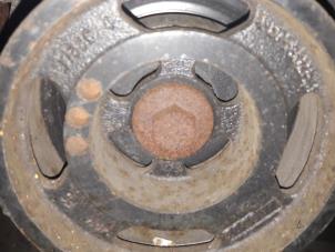 Used Crankshaft pulley Ford Focus 2 1.6 Ti-VCT 16V Price on request offered by N Kossen Autorecycling BV