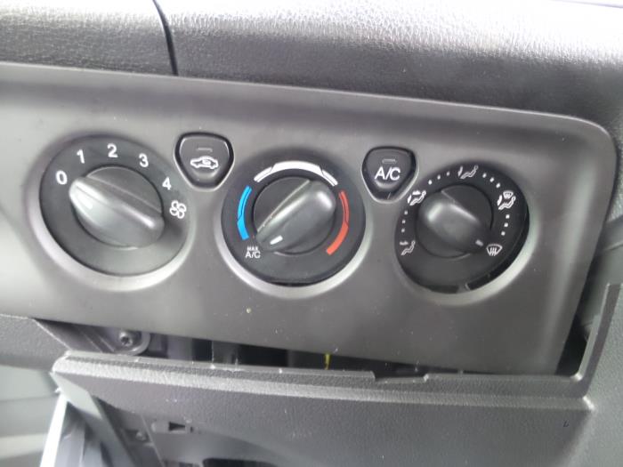 Panel de control de calefacción de un Ford Transit 2016