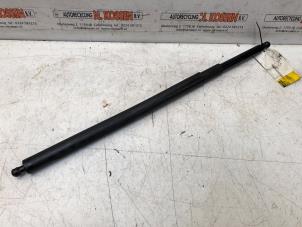 Used Rear gas strut, right BMW 5 serie (E60) 525d 24V Price on request offered by N Kossen Autorecycling BV