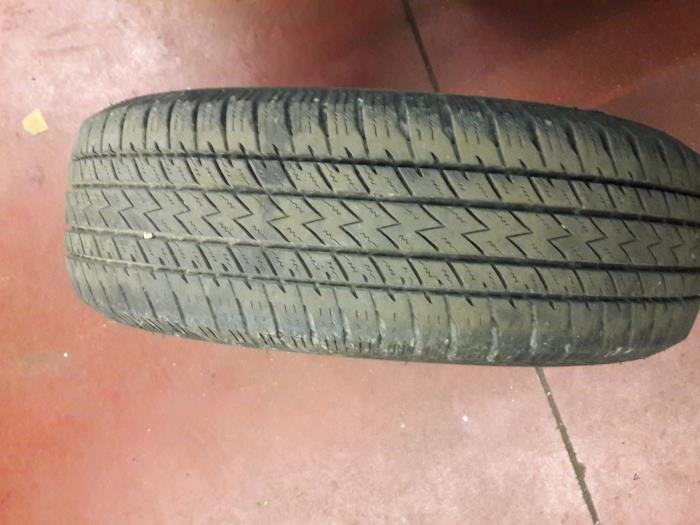 Używane Opona Cena na żądanie oferowane przez N Kossen Autorecycling BV