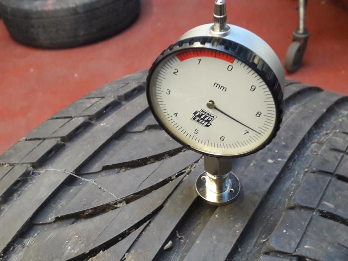 Używane Opona Cena na żądanie oferowane przez N Kossen Autorecycling BV
