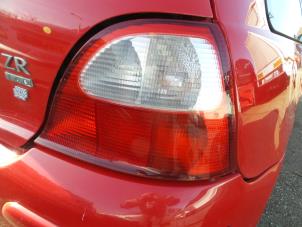 Używane Tylne swiatlo pozycyjne prawe MG ZR 1.8 16V VVC 160 Cena na żądanie oferowane przez N Kossen Autorecycling BV